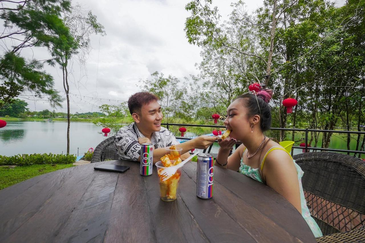Roxy Tasik Biru Resort City Bau Kültér fotó