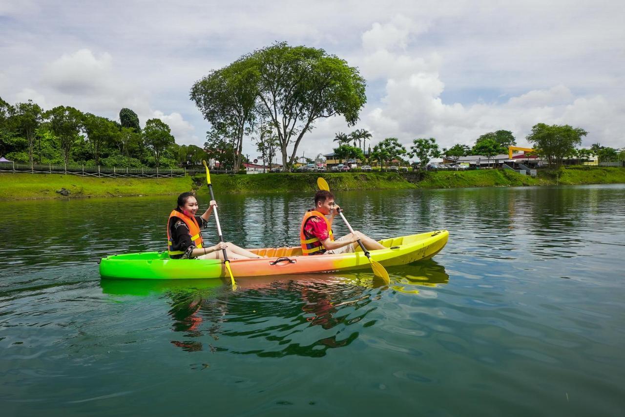Roxy Tasik Biru Resort City Bau Kültér fotó