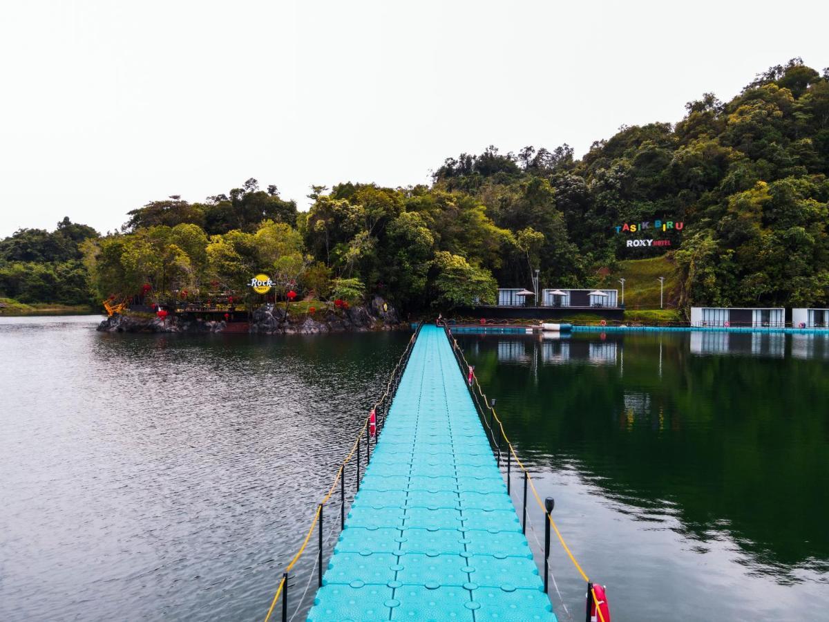 Roxy Tasik Biru Resort City Bau Kültér fotó